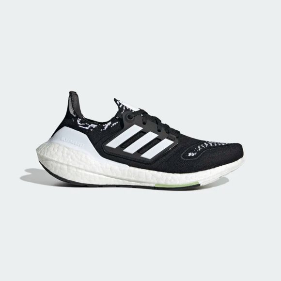 [NEW] Women´s adidas UltraBoost 22 Running Shoes Black...